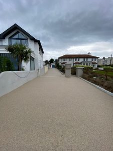 Large driveway paving with resin