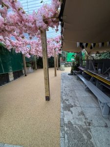 Paving four bars and restaurants outdoor areas